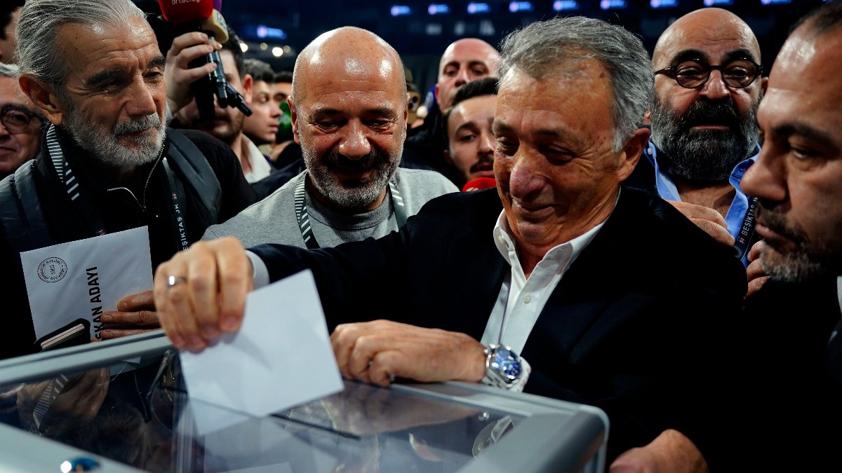 Beşiktaş eski Başkanı Ahmet Nur Çebi oyunu verdi