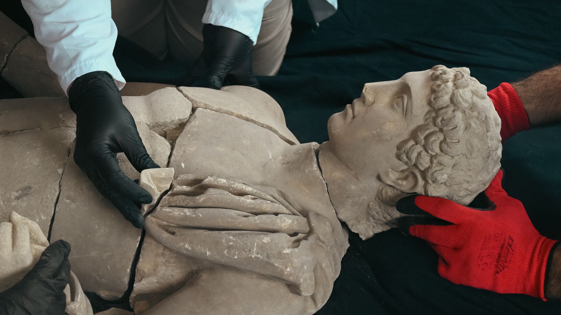 Hermes heykeli gün yüzüne çıkarıldı